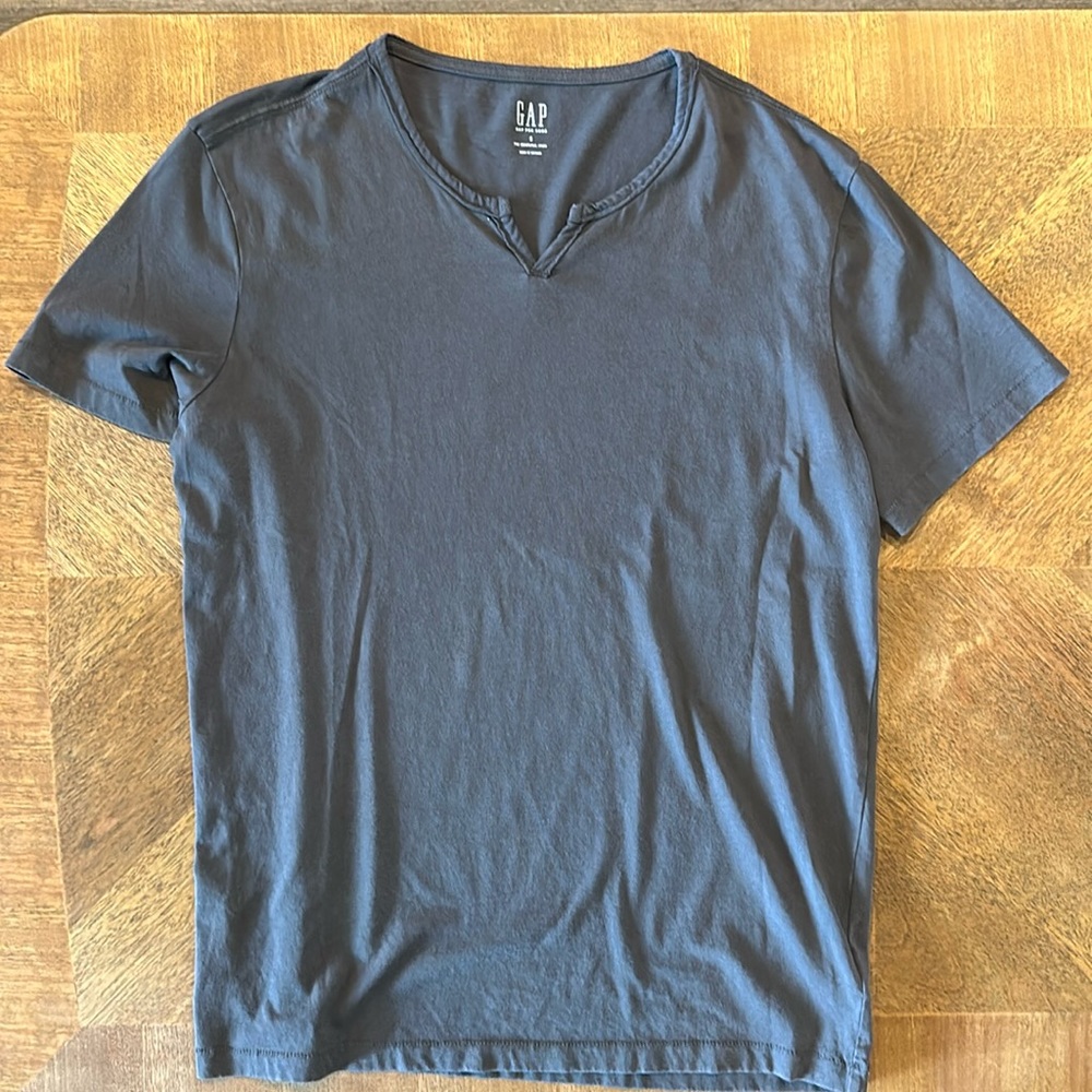 Gap short sleeve tshirt
